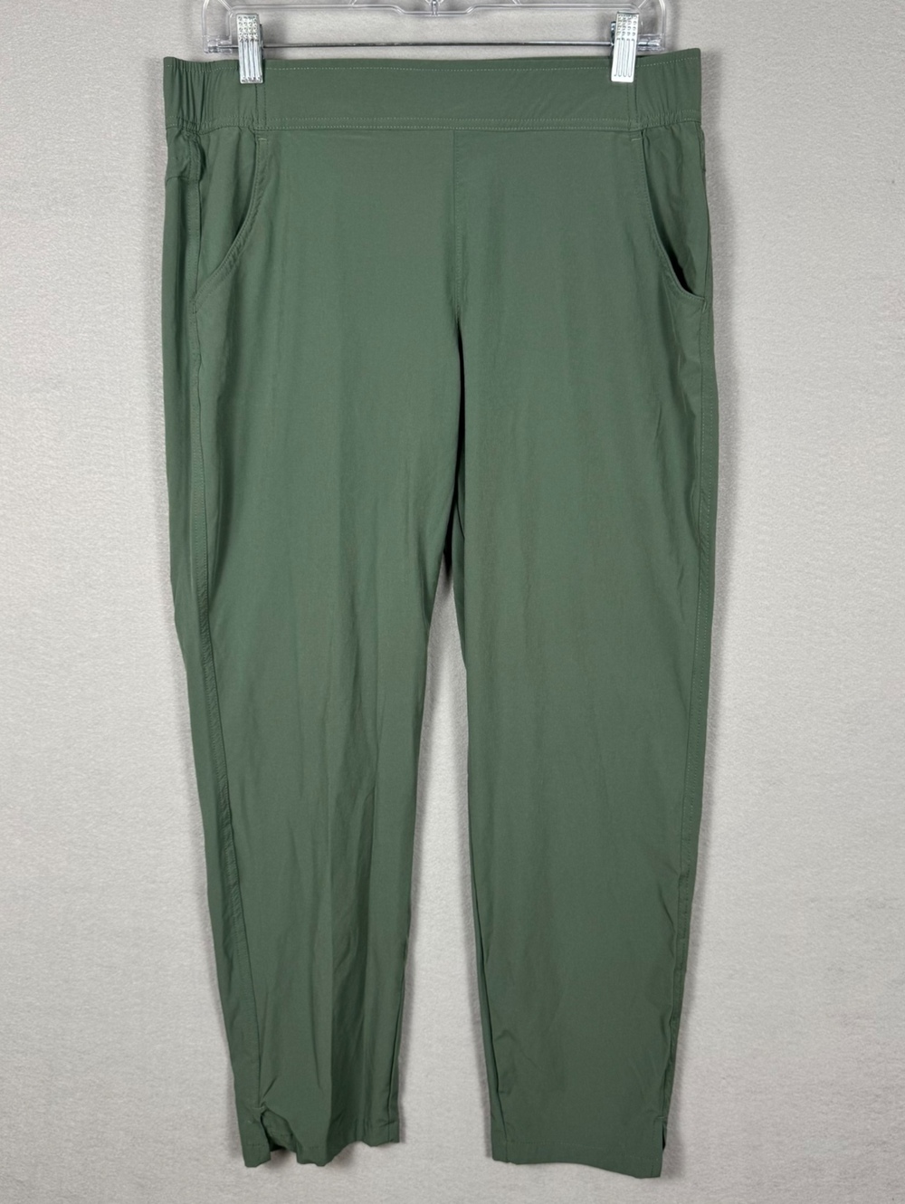 Eddie Bauer Women's Medium Traveler Ankle Pants Green